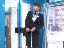 「これが気持ちい？」CAさんが童貞君に初エッチを優しくレクチャー