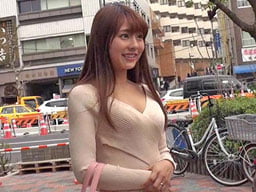 綺麗な若妻さんが何の疑いも無くナンパに付いて行き不倫セックス