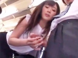 Hなお姉さんがバス内で男を誘惑し逆痴漢！